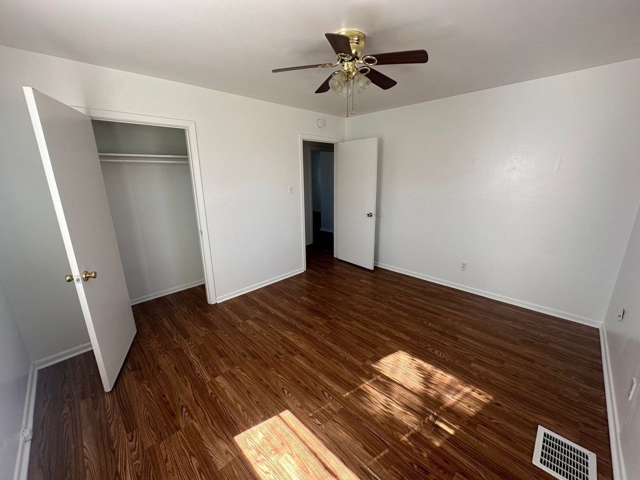 1103 S 15th St - Photo 4 of 20