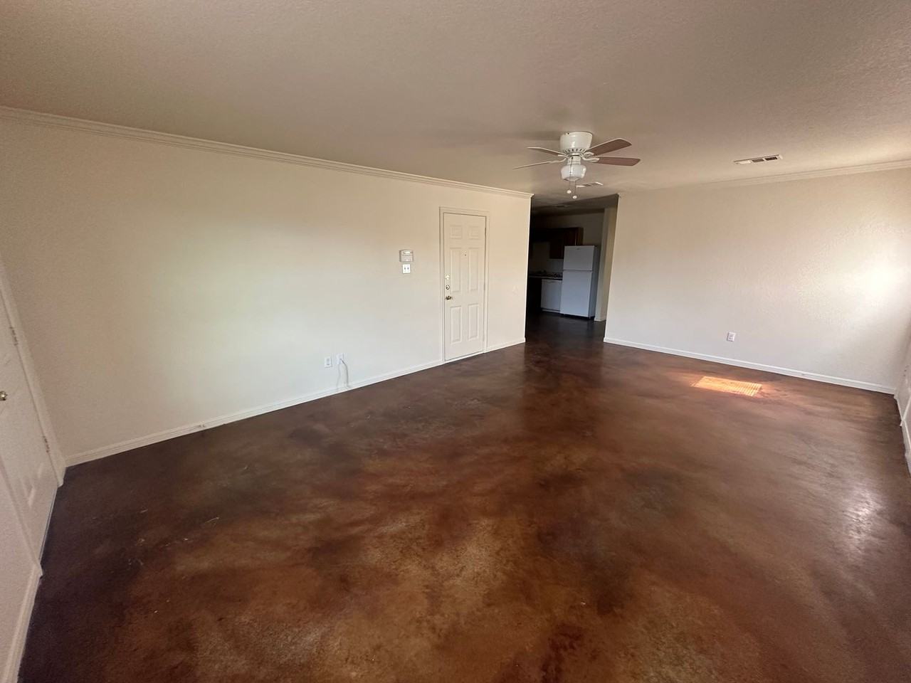 3112 Baldwin Loop #B - Photo 4 of 15