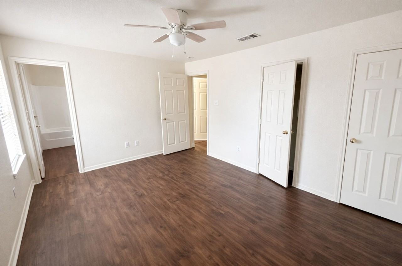 3112 Baldwin Loop #B - Photo 5 of 15