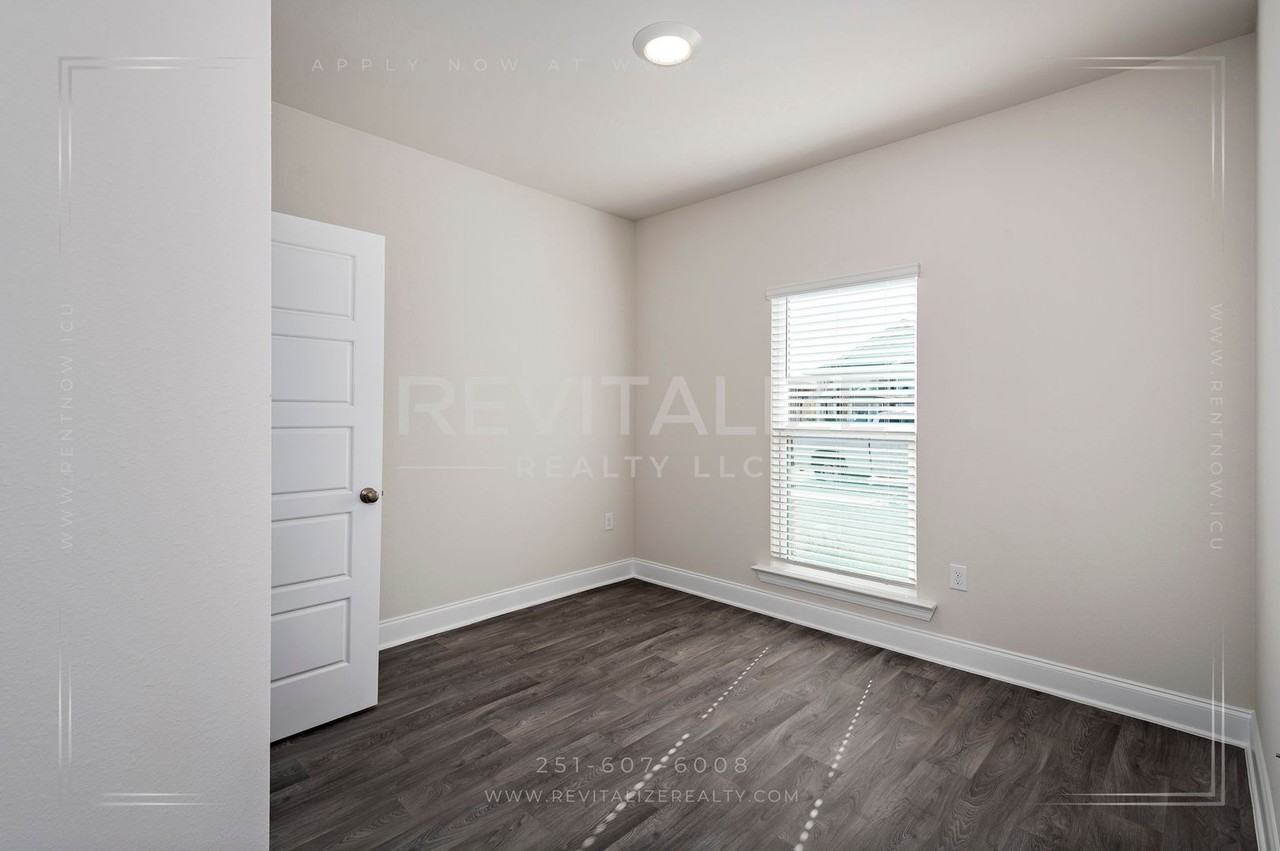 32552 Revere Dr - Photo 4 of 46