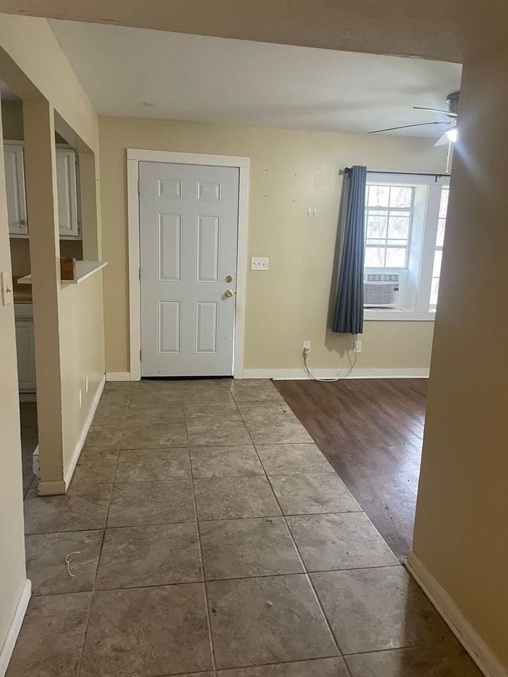 108 E Hunter Cir - Photo 2 of 14