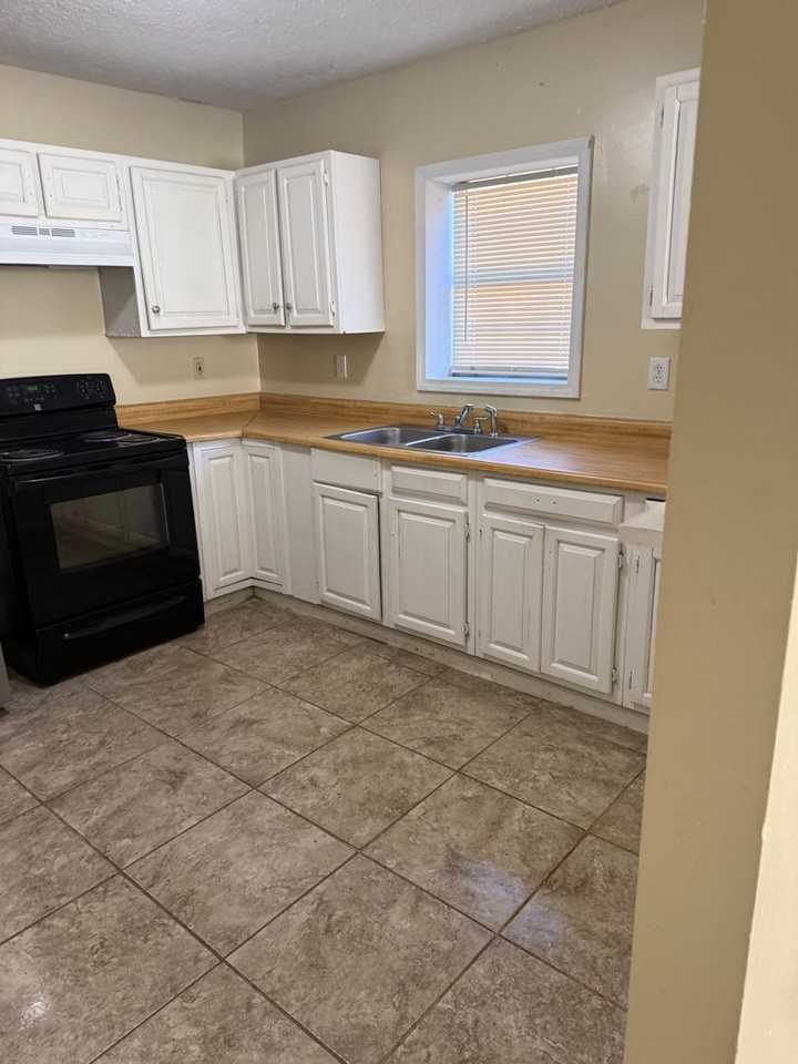 108 E Hunter Cir - Photo 7 of 14