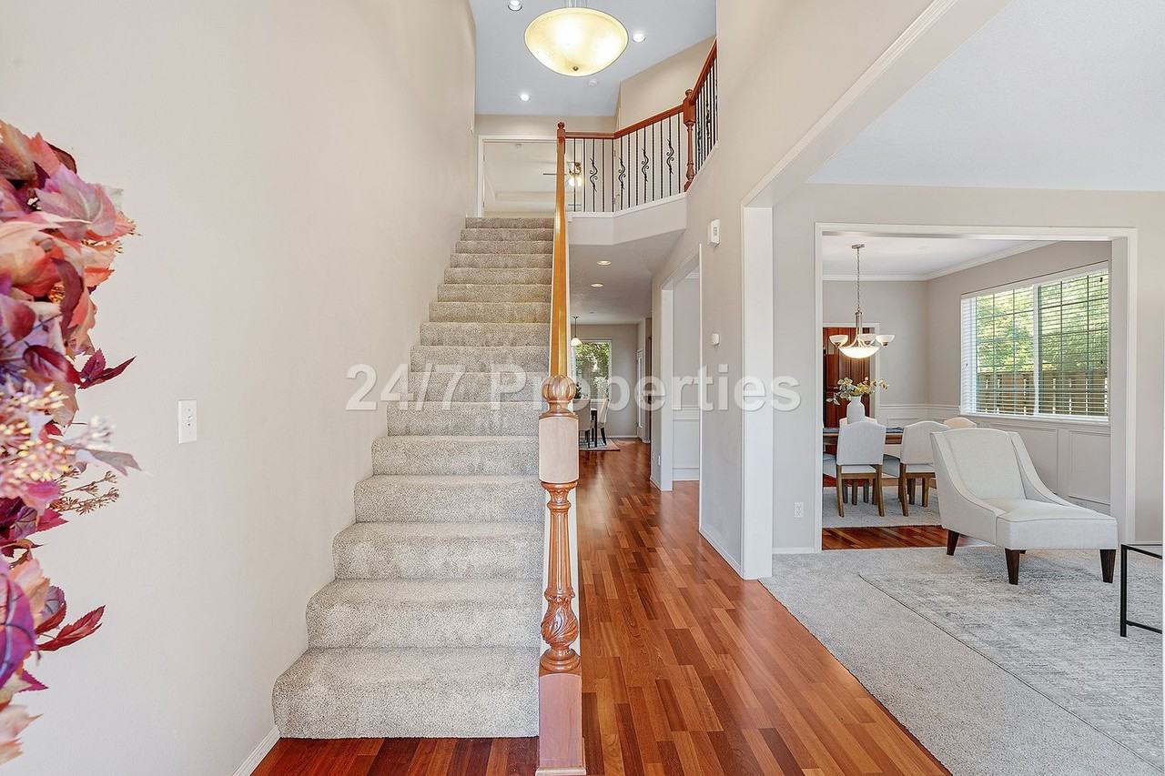 7001 Sw Bouchaine St - Photo 3 of 35