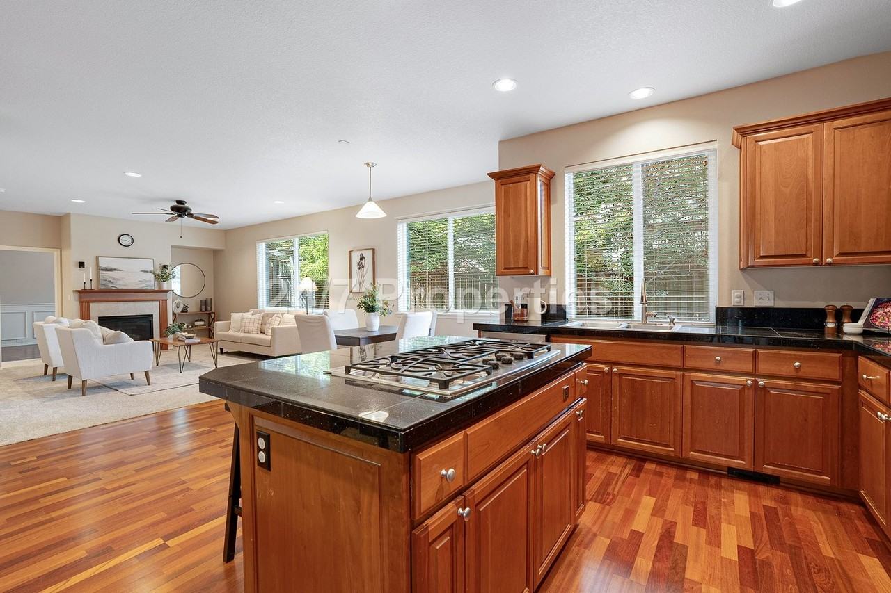 7001 Sw Bouchaine St - Photo 7 of 35