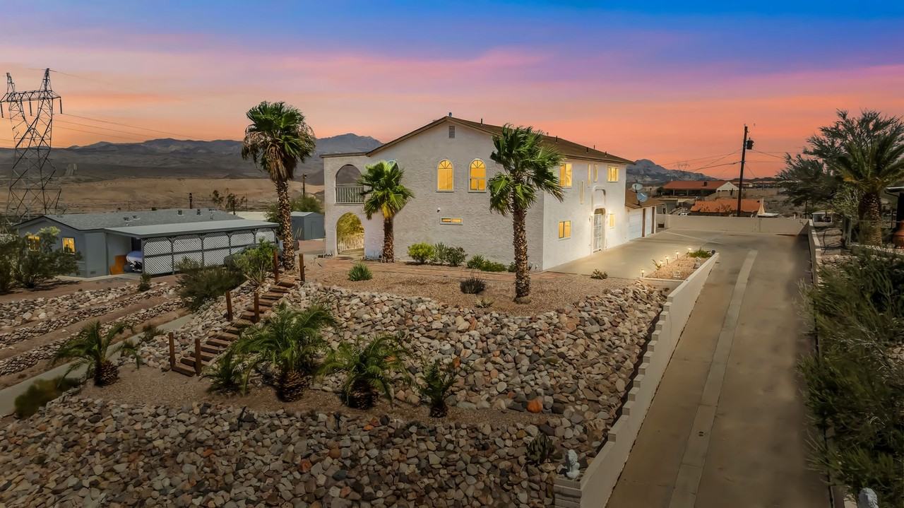 3035 Rosewood Ave - Photo 2 of 49