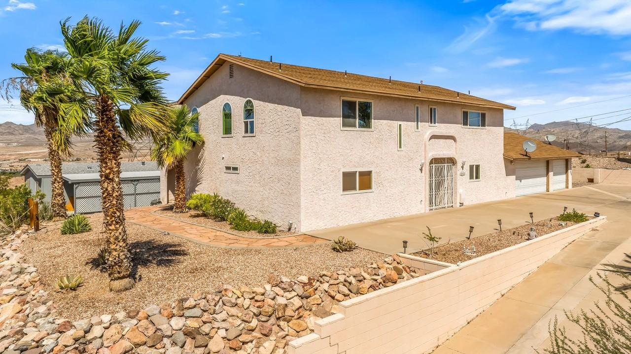 3035 Rosewood Ave - Photo 3 of 49