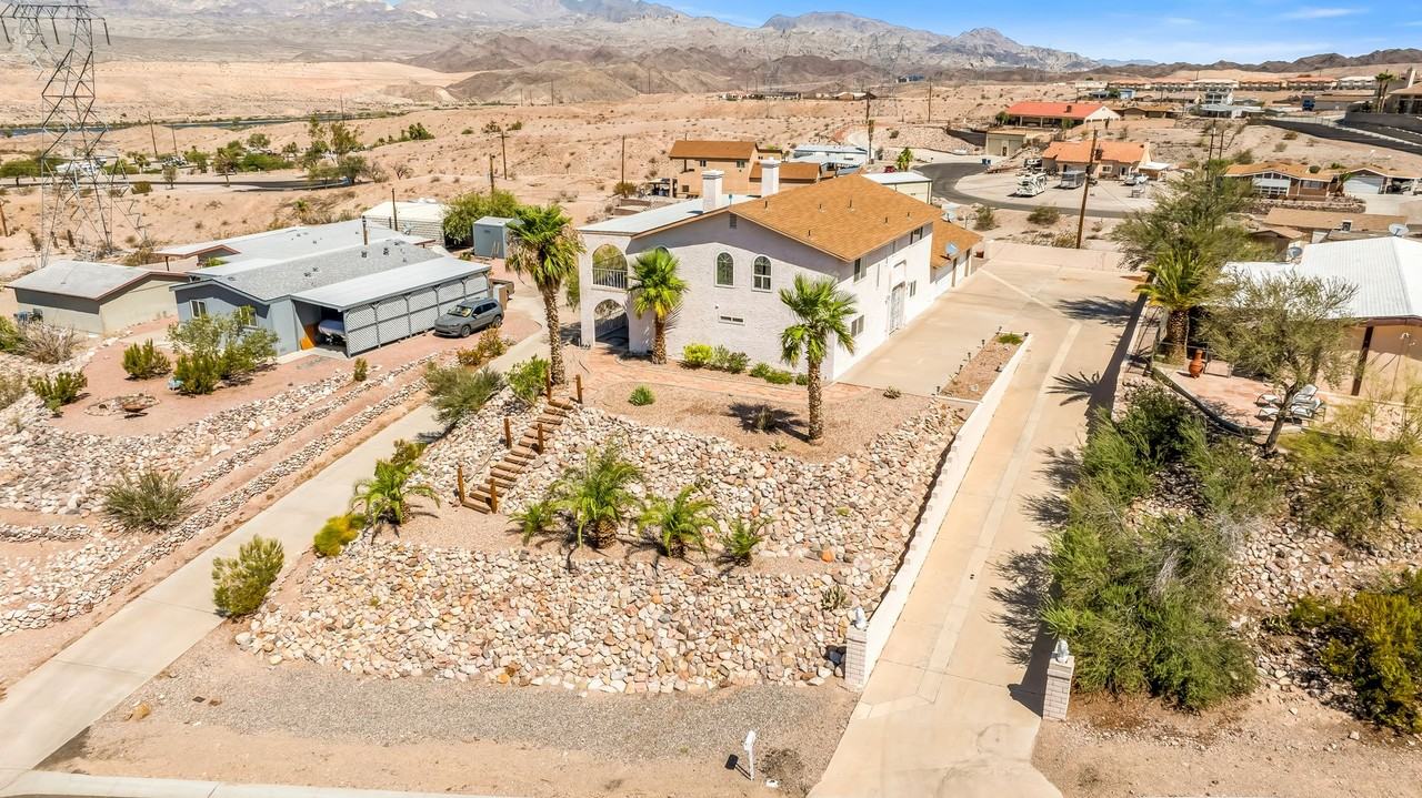 3035 Rosewood Ave - Photo 4 of 49