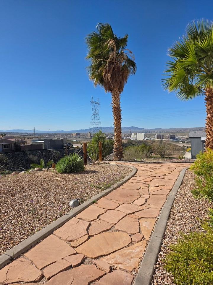 3035 Rosewood Ave - Photo 6 of 49