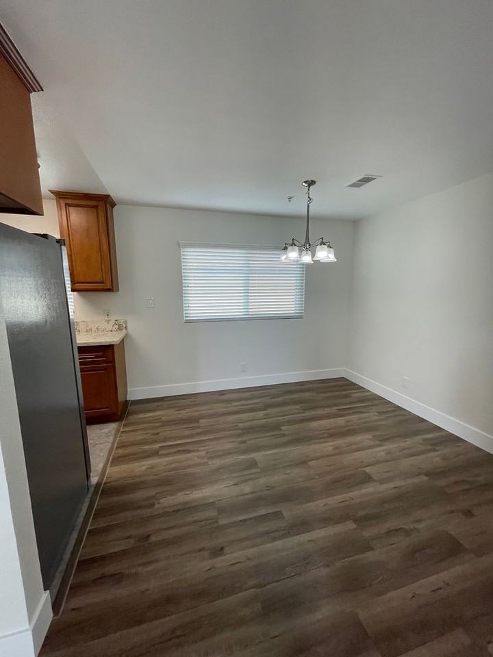 924 S Cambridge St - Photo 5 of 14