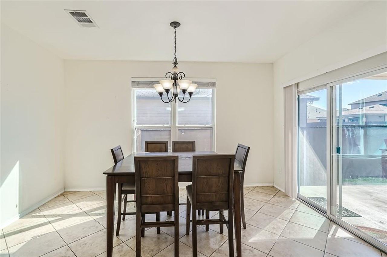 2228 Mccombs St - Photo 5 of 38