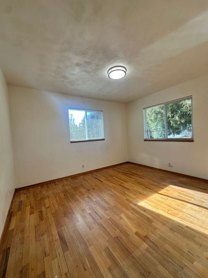 772 N Keller Ave - Photo 4 of 21