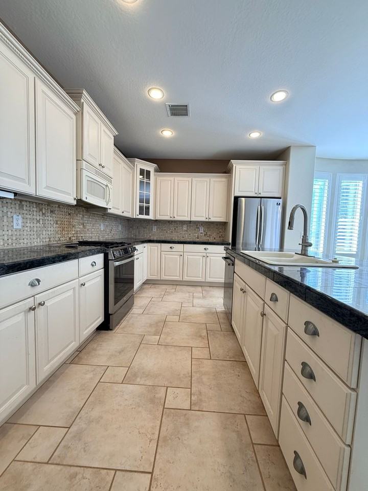 1158 N Stillness Dr - Photo 5 of 25