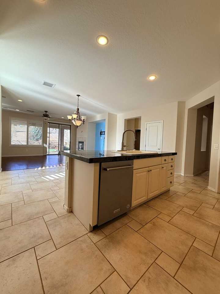 1158 N Stillness Dr - Photo 6 of 25