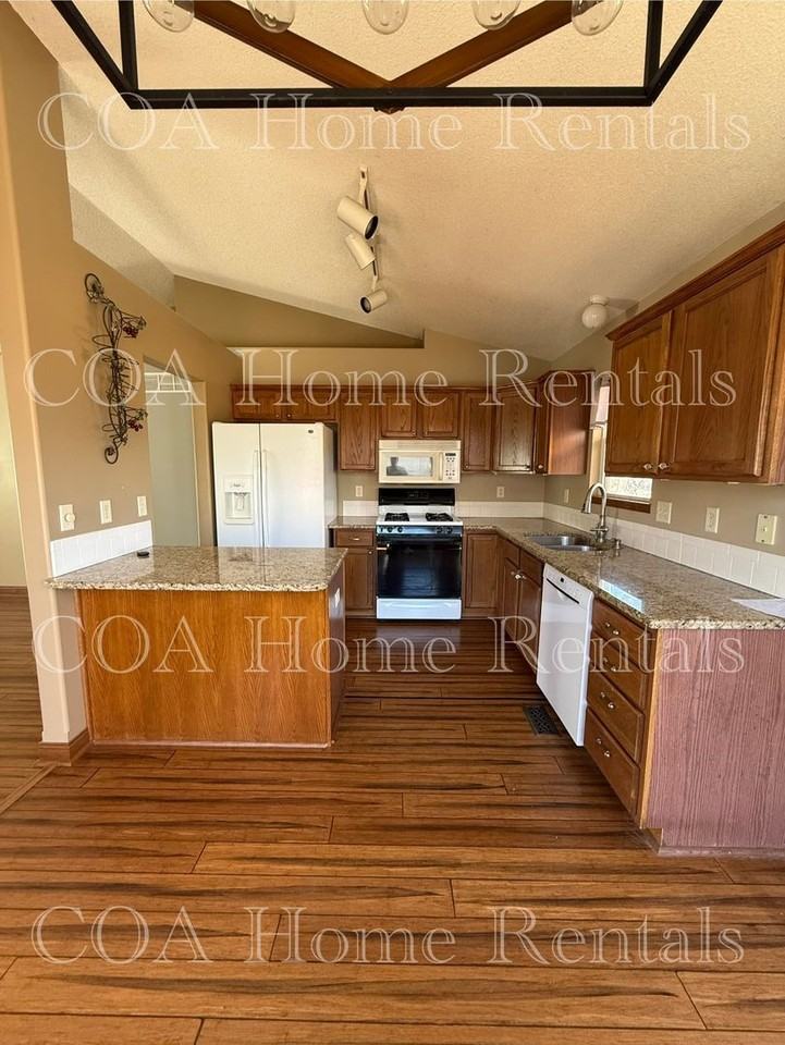 721 S Westview Cir - Photo 5 of 20