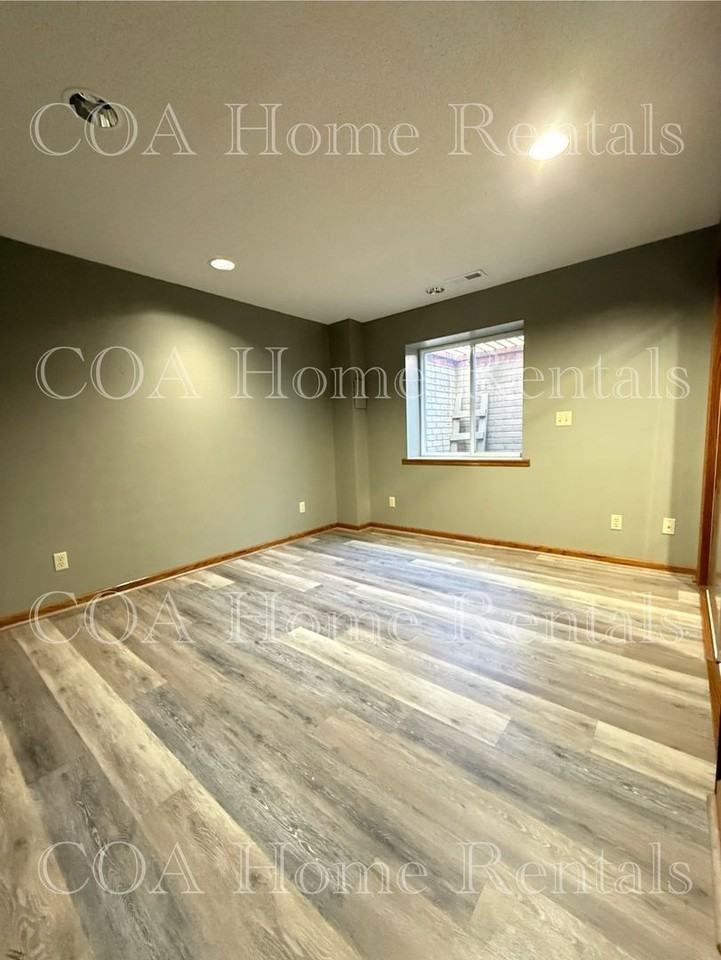 721 S Westview Cir - Photo 7 of 20