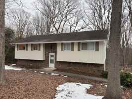 featured image of 607 Eastwood Dr