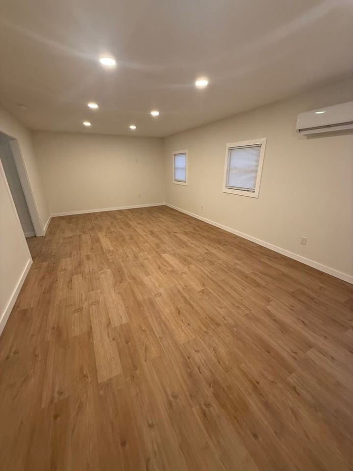 607 Eastwood Dr - Photo 3 of 7