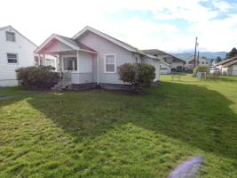 featured image of 324 E 6th St