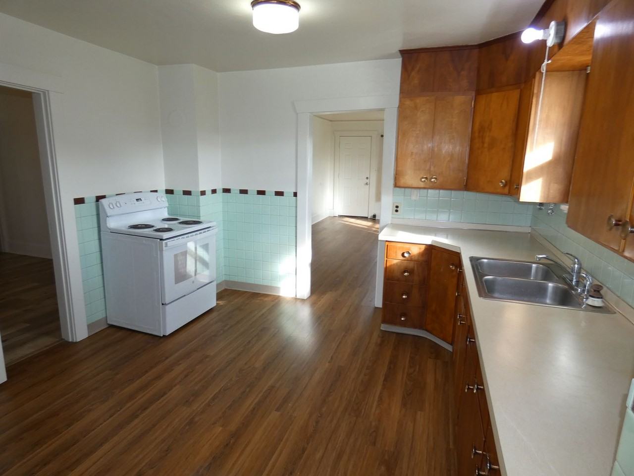 324 E 6th St - Photo 6 of 15