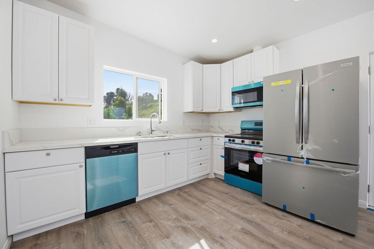 5444 Brockbank Pl - Photo 2 of 27