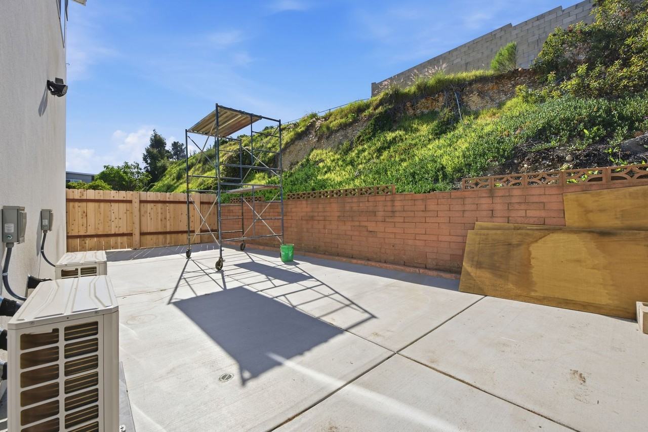 5444 Brockbank Pl - Photo 3 of 27