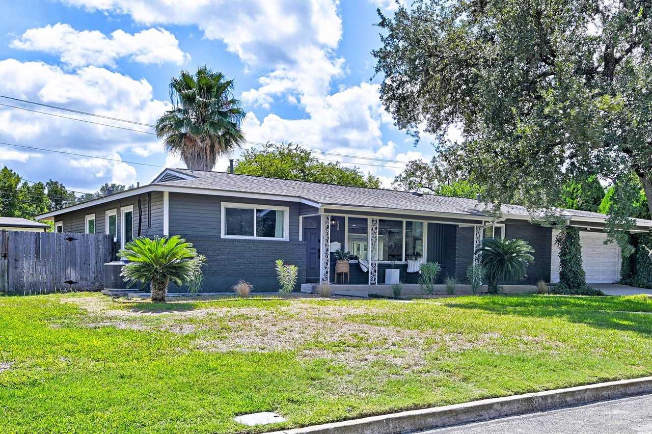 530 Burnside Dr - Photo 2 of 20