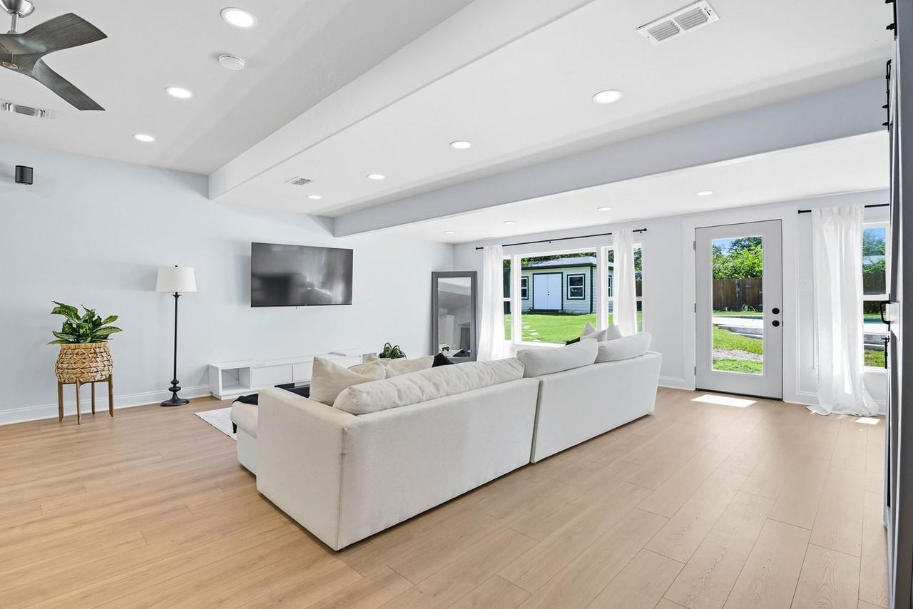 530 Burnside Dr - Photo 4 of 20