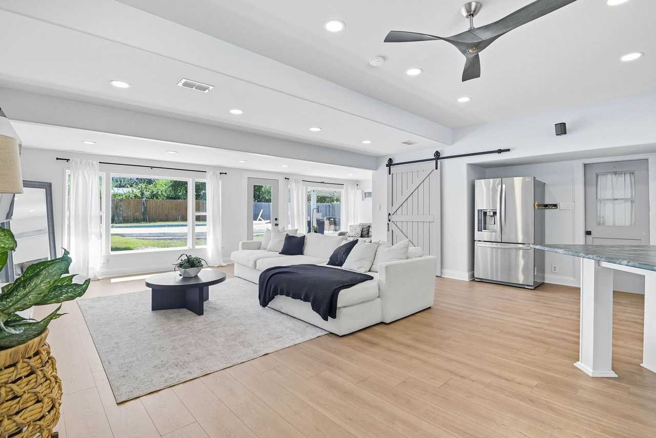 530 Burnside Dr - Photo 5 of 20