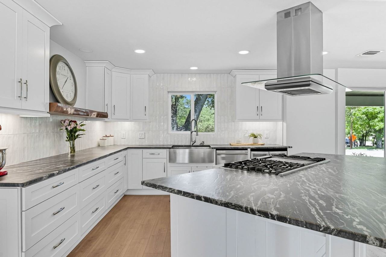 530 Burnside Dr - Photo 7 of 20