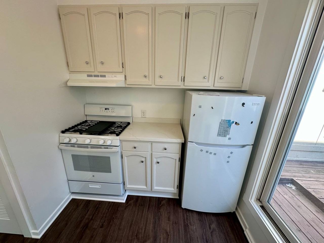 2112 Lombard St - Photo 2 of 8