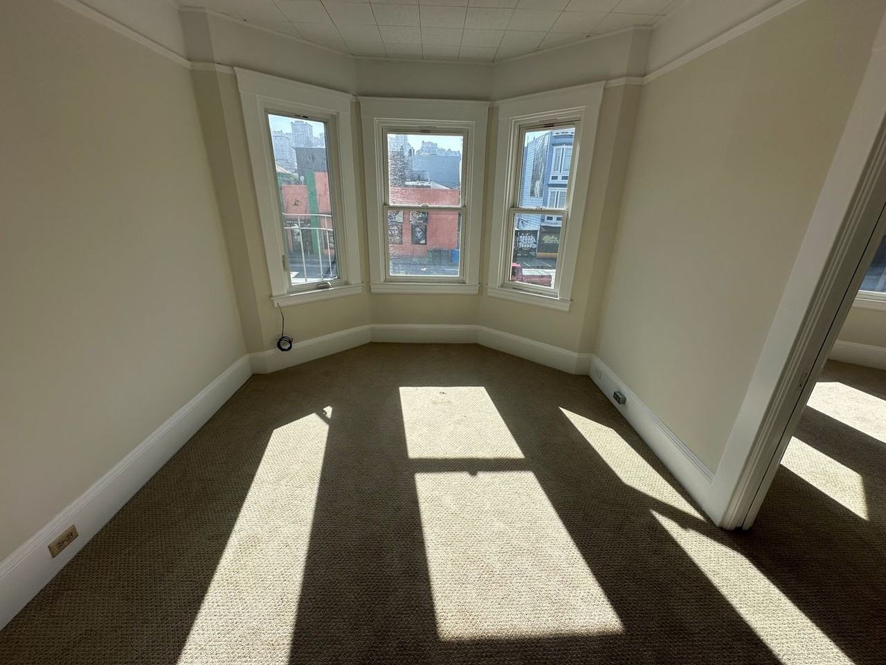 2112 Lombard St - Photo 4 of 8