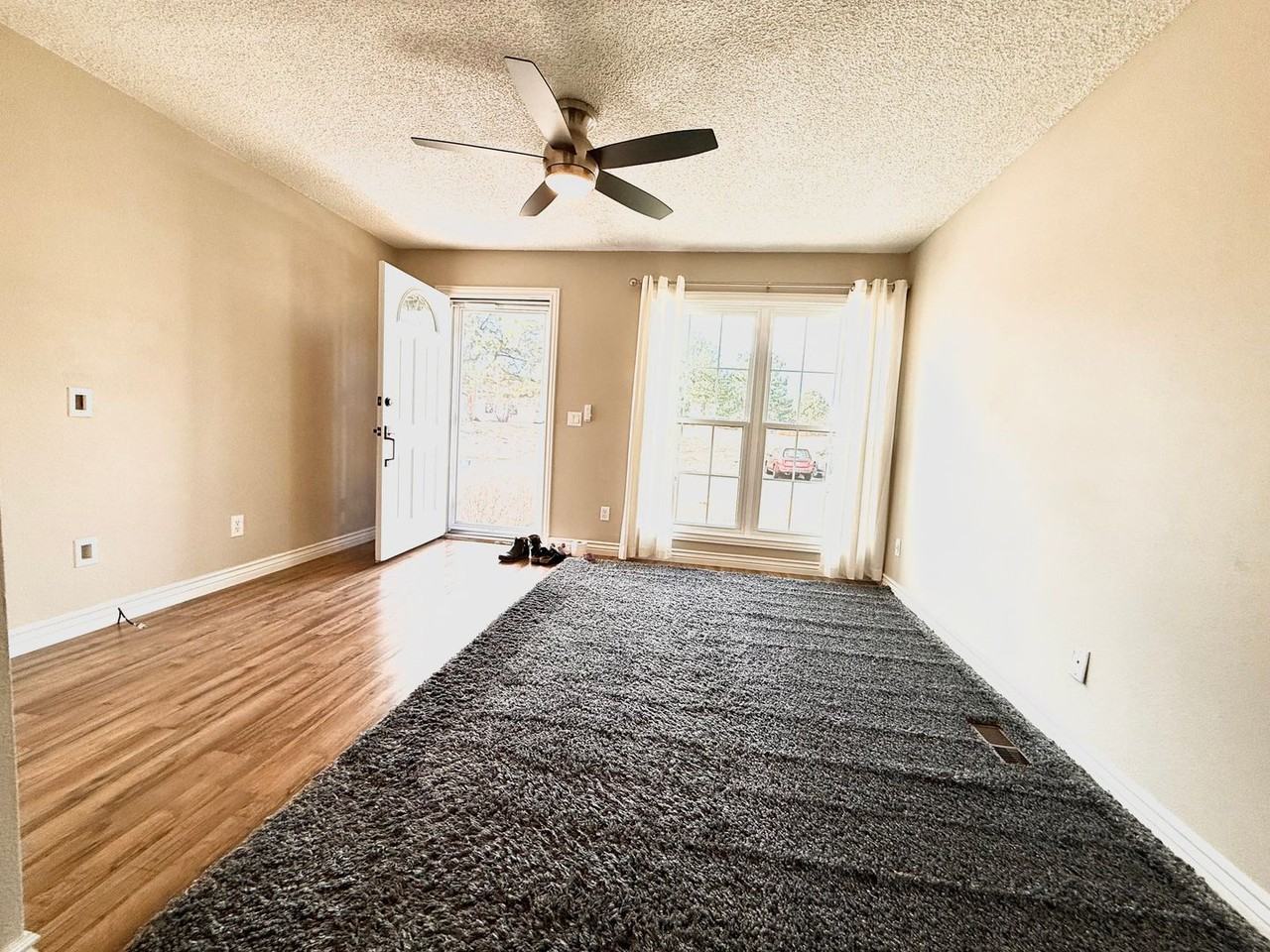 8827 W Floyd Ave - Photo 6 of 17