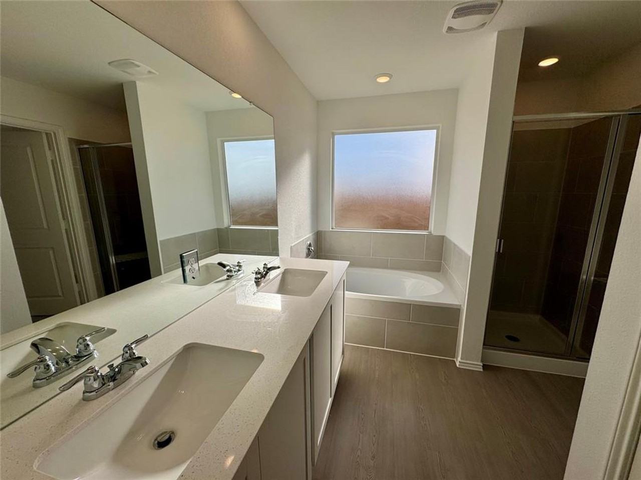 1406 Roaming Oak Bnd - Photo 5 of 9