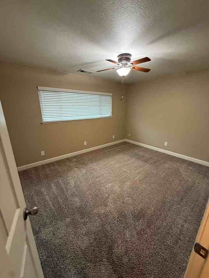 150 E Sherwood Dr - Photo 6 of 9