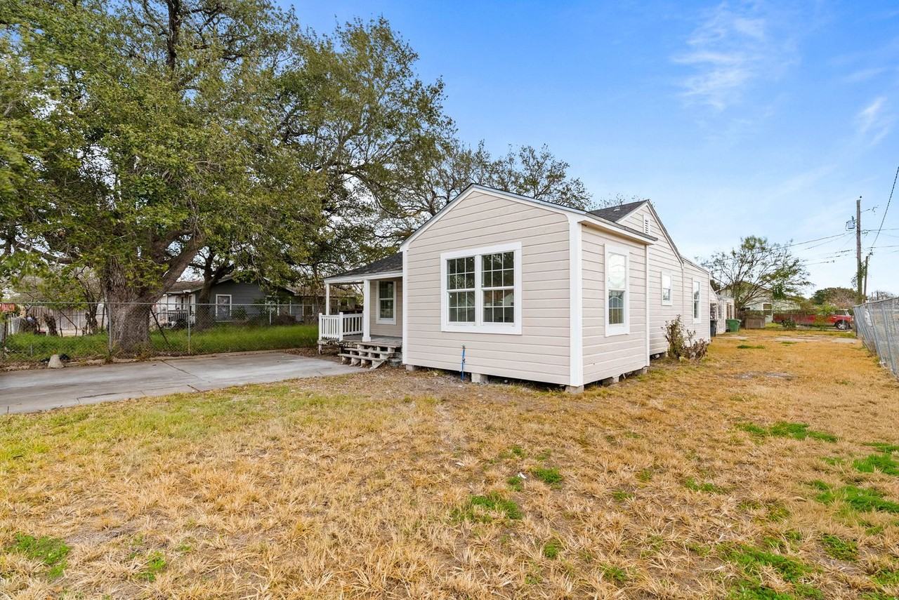 2846 Niagara St - Photo 3 of 15