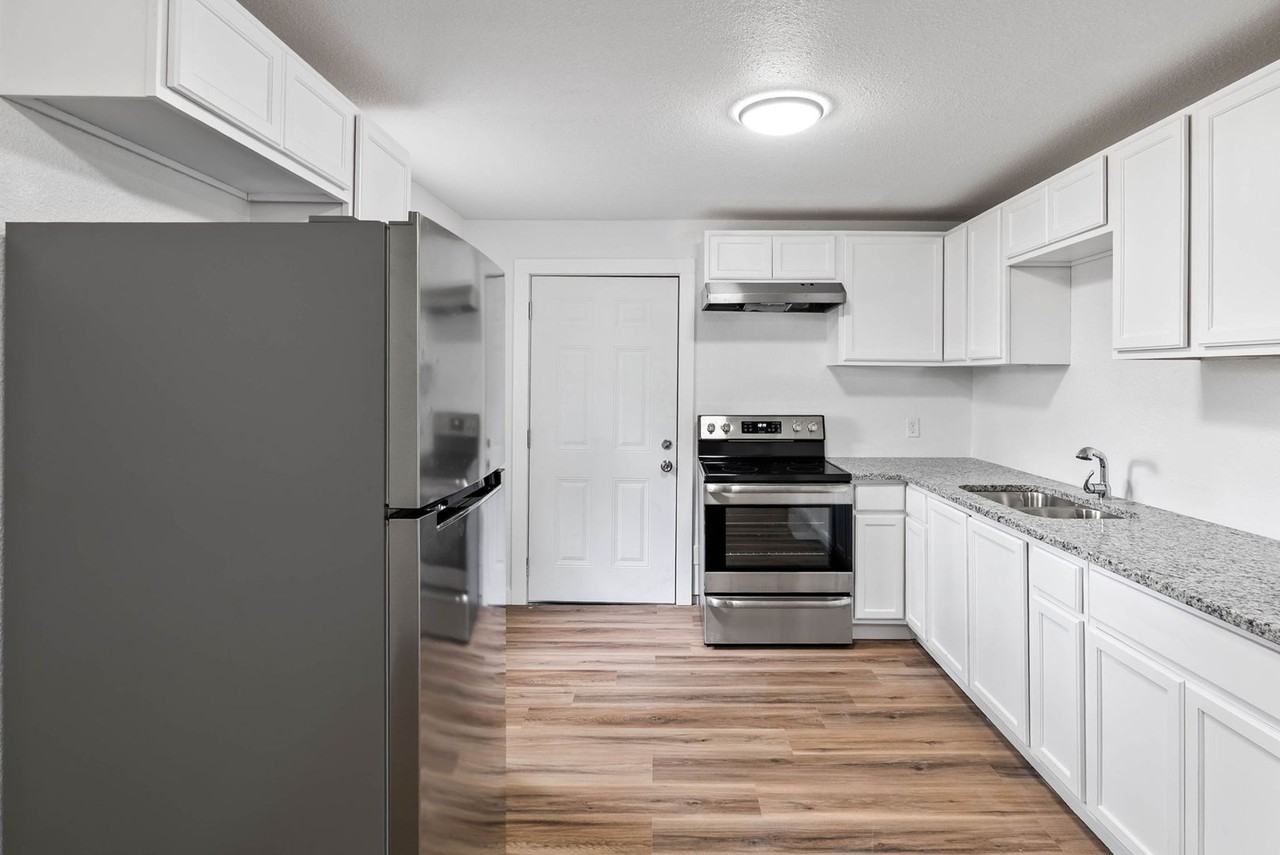 2846 Niagara St - Photo 6 of 15