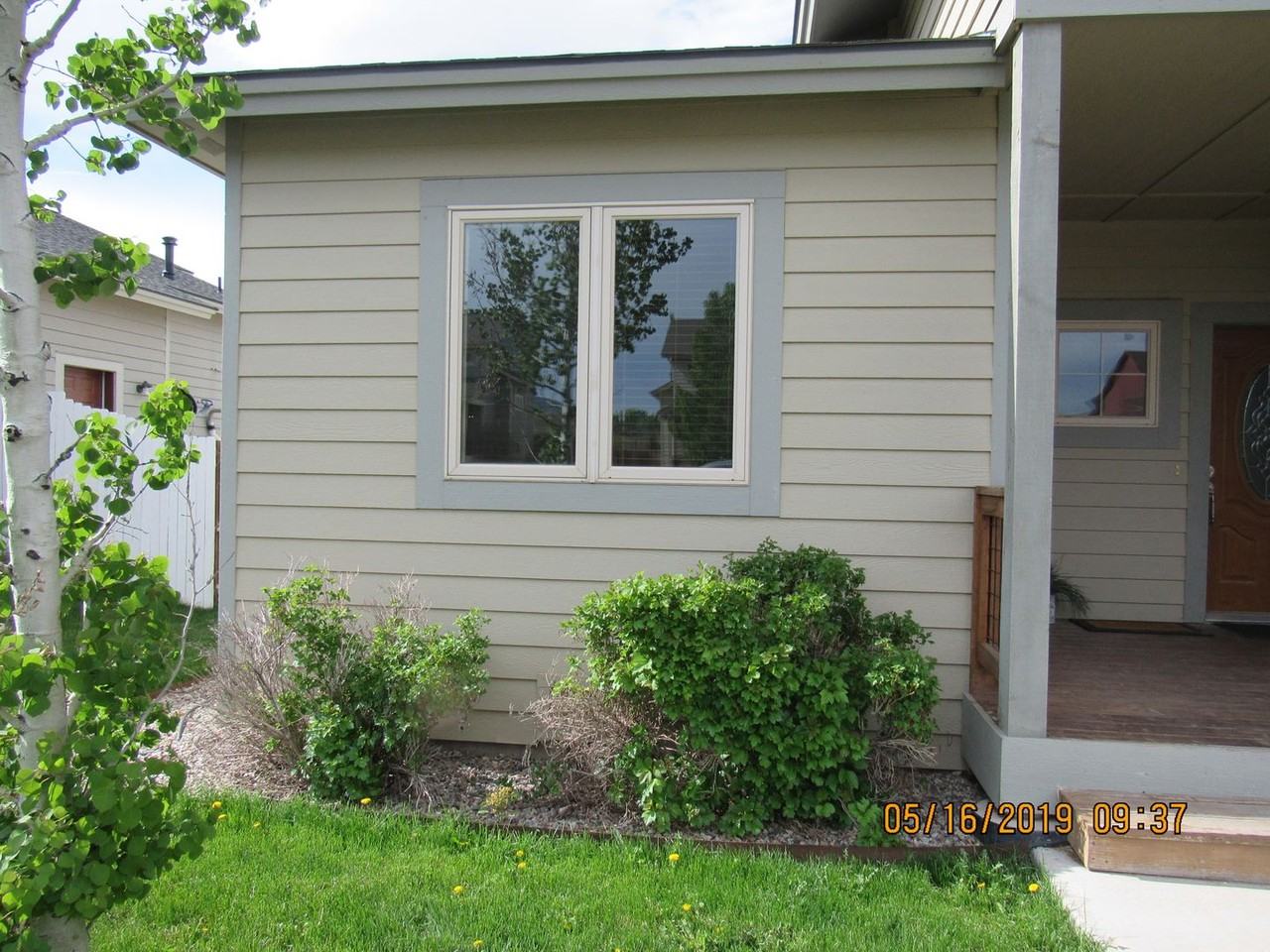 1033 E 19th - Photo 3 of 14