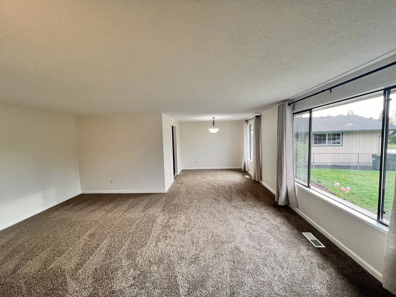 6413 Congressional Dr Se - Photo 6 of 35