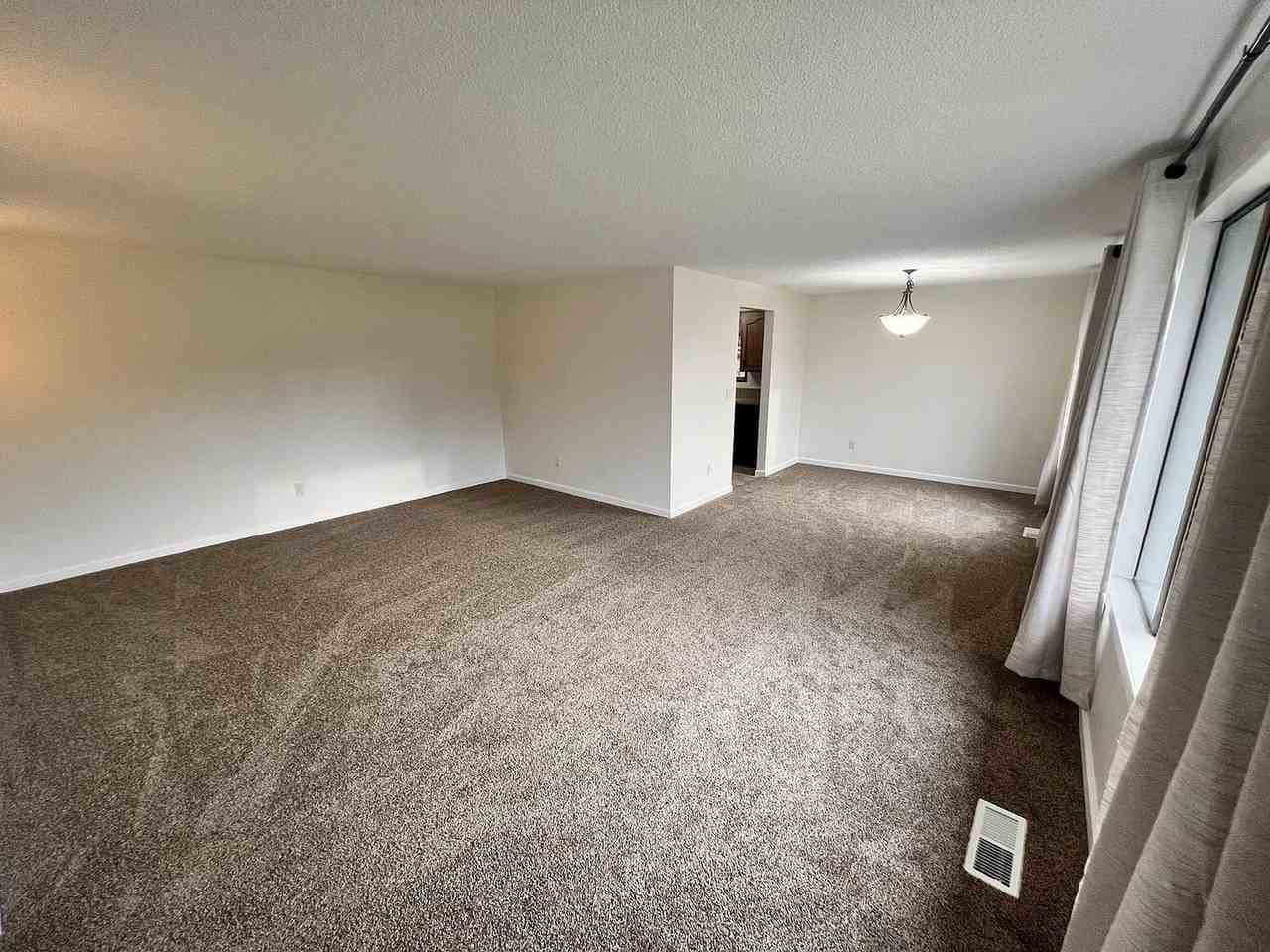 6413 Congressional Dr Se - Photo 7 of 35