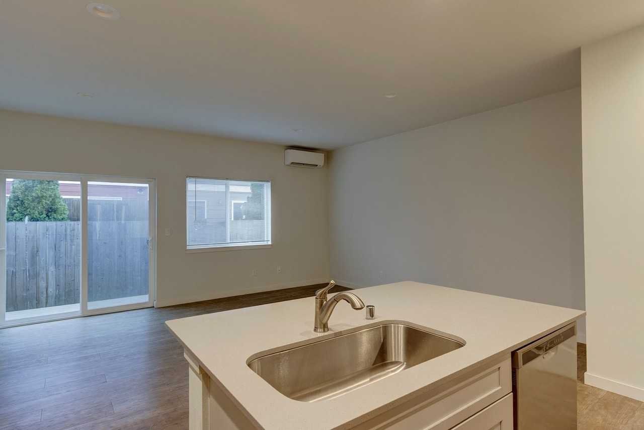 563 Ne Kettle St #A3 - Photo 6 of 21