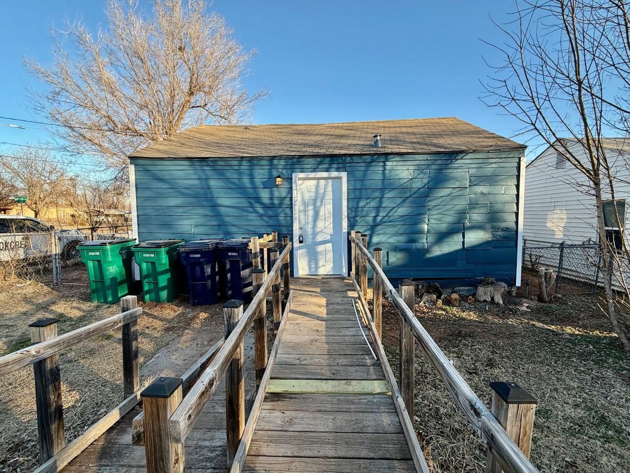 2502 Se 13th St - Photo 4 of 18