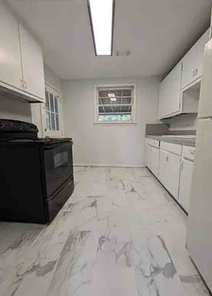 2041 Tullis Dr - Photo 3 of 6