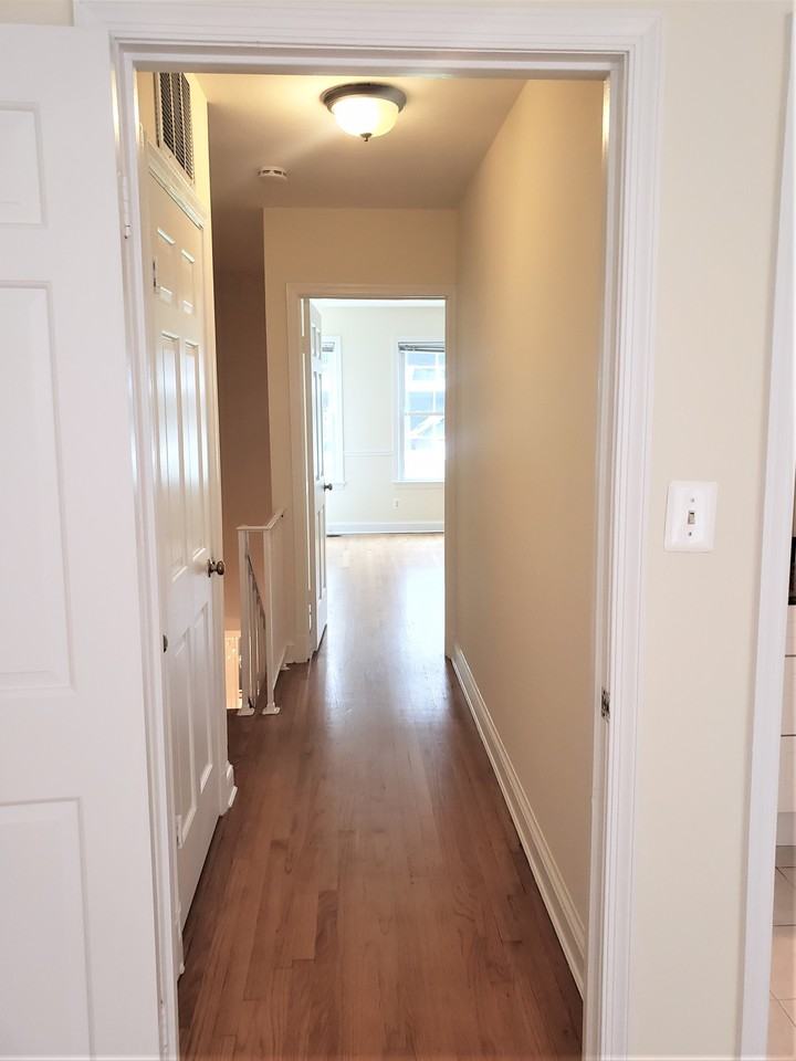 2308 L St Nw - Photo 5 of 15