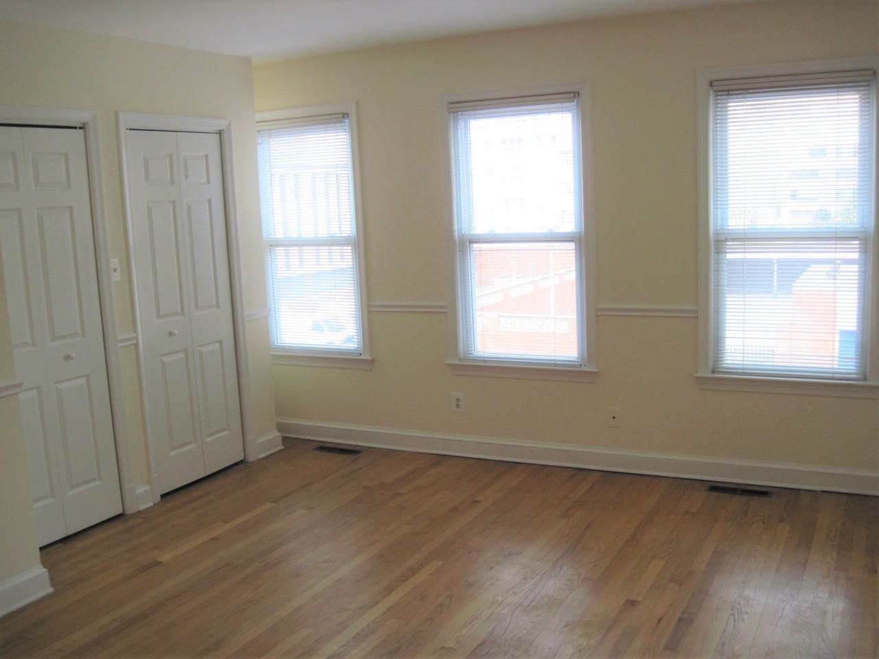 2308 L St Nw - Photo 7 of 15