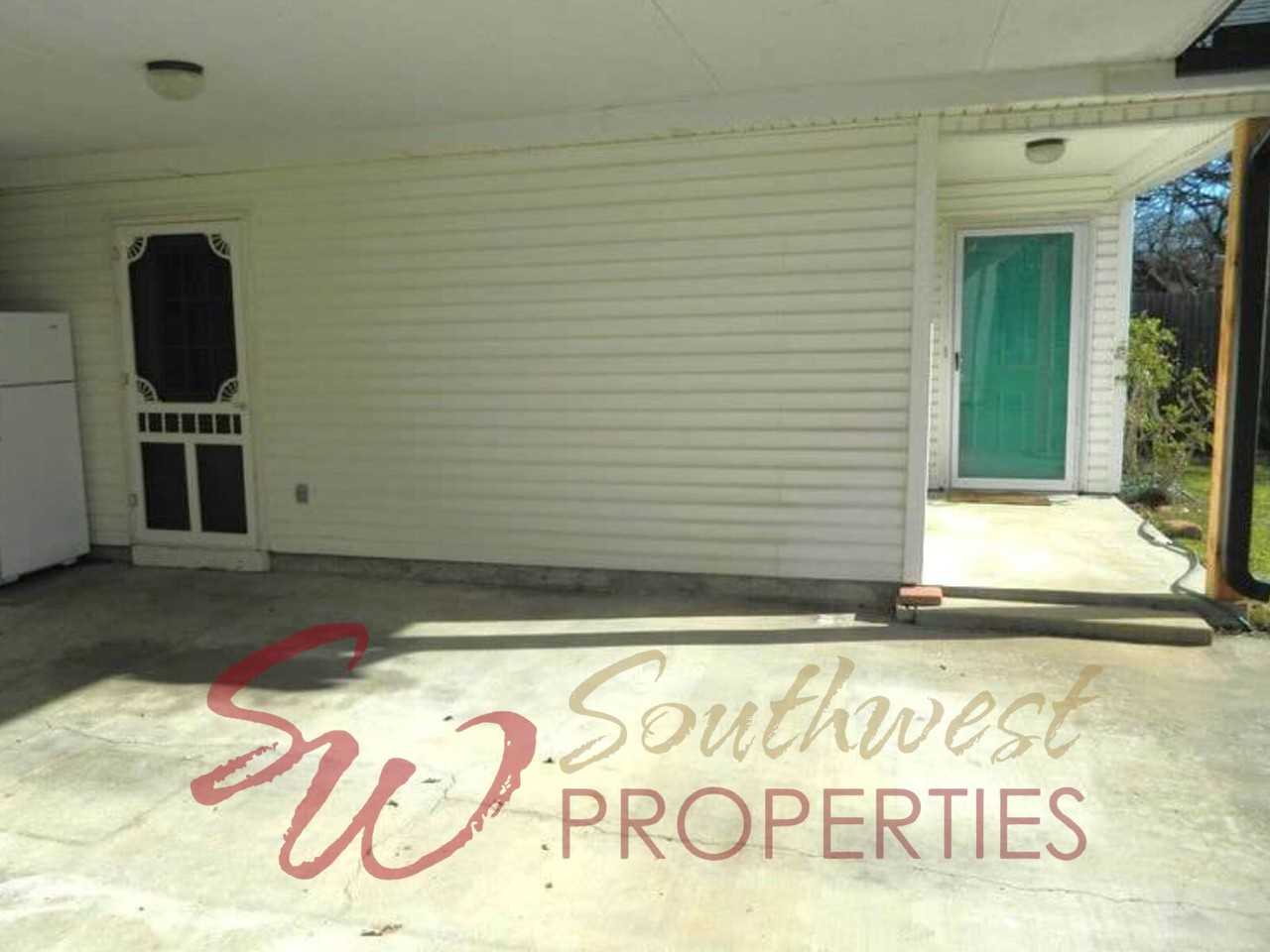 105 W Collins St - Photo 2 of 8