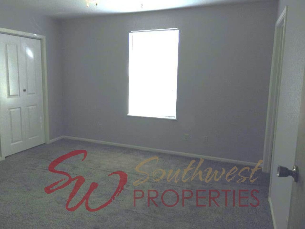 105 W Collins St - Photo 5 of 8