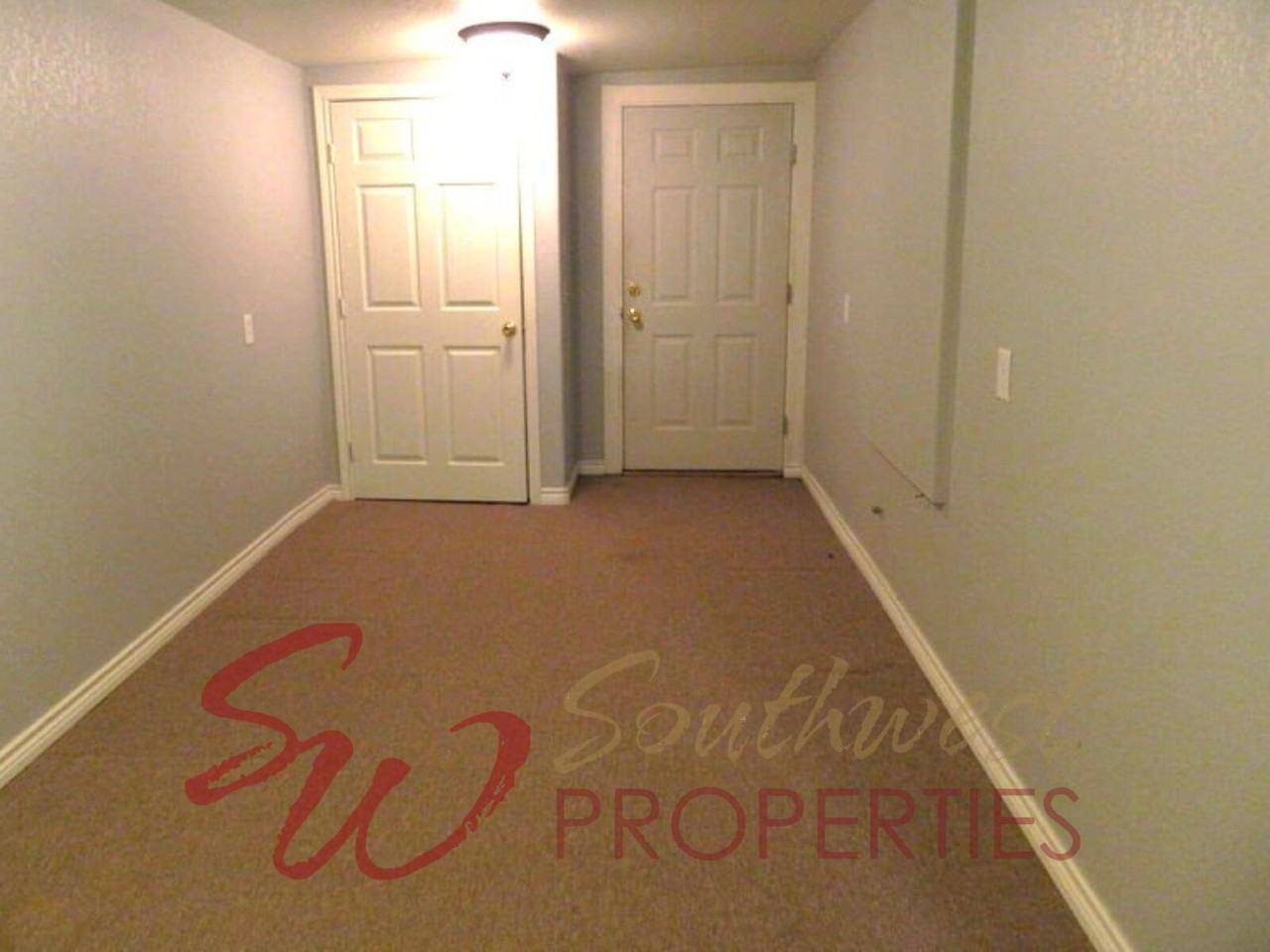 105 W Collins St - Photo 7 of 8