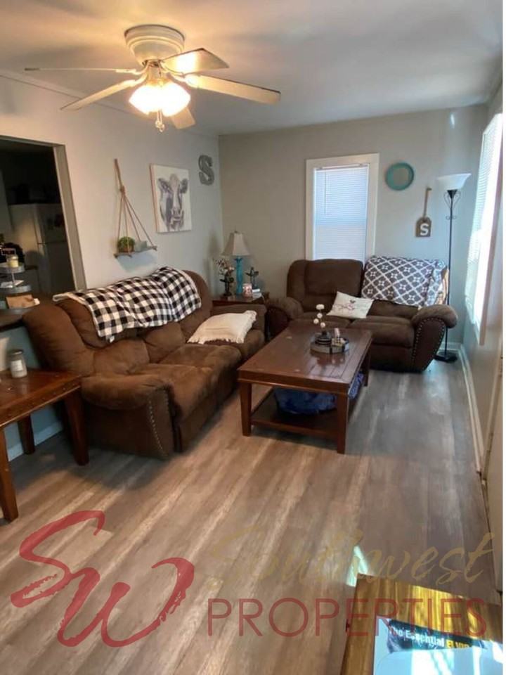 378 S Baxter St - Photo 2 of 7