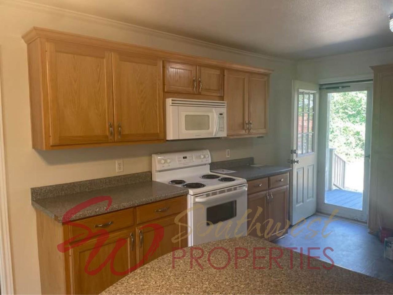 389 W Sloan St - Photo 4 of 13