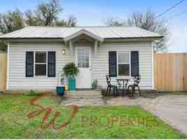 featured image of 406 E Broadway St